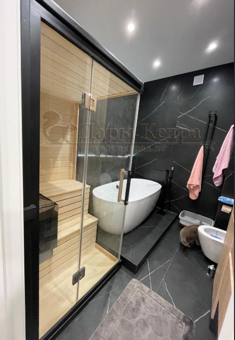 Трехместная прямая финская «Элит» сауна кабина из кедра и липы с электрокаменкой