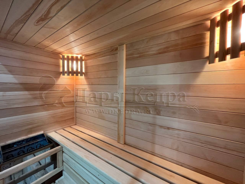 Трехместная прямая финская «Элит» сауна кабина из кедра и липы с электрокаменкой
